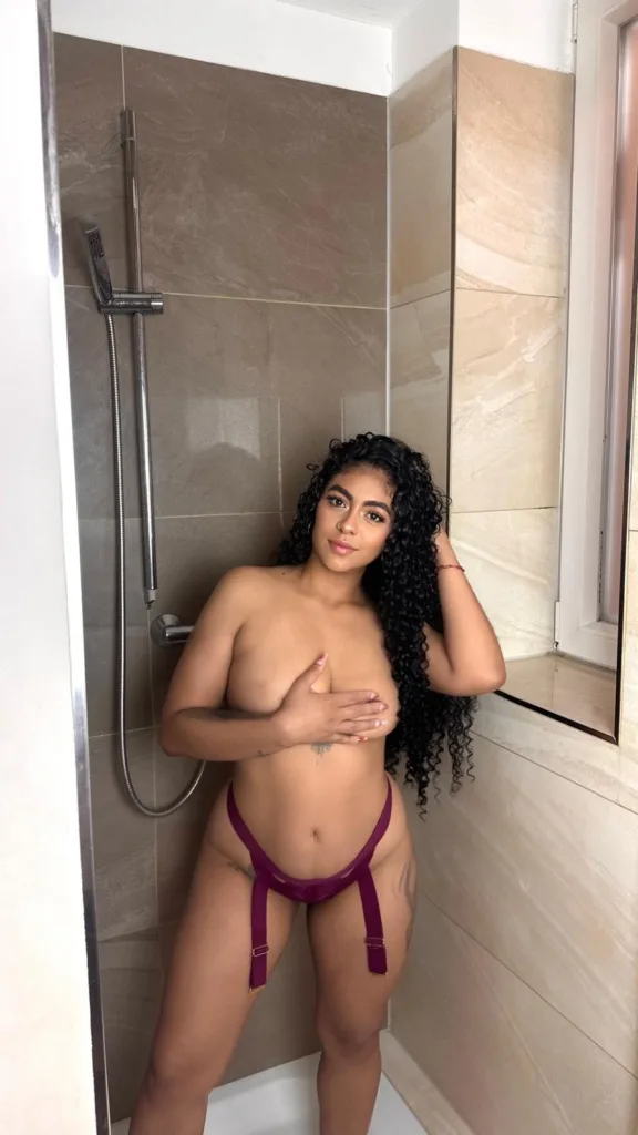 Lisa im stilvollen Massagebereich des Massagepalast Hamburg Eppendorf